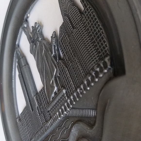 New York Souvenir Decorative Metal Plate - Picture 10 of 15